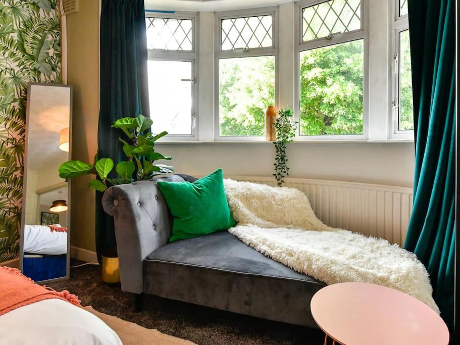 Stylish 3 Bed Home with Parking! view 5