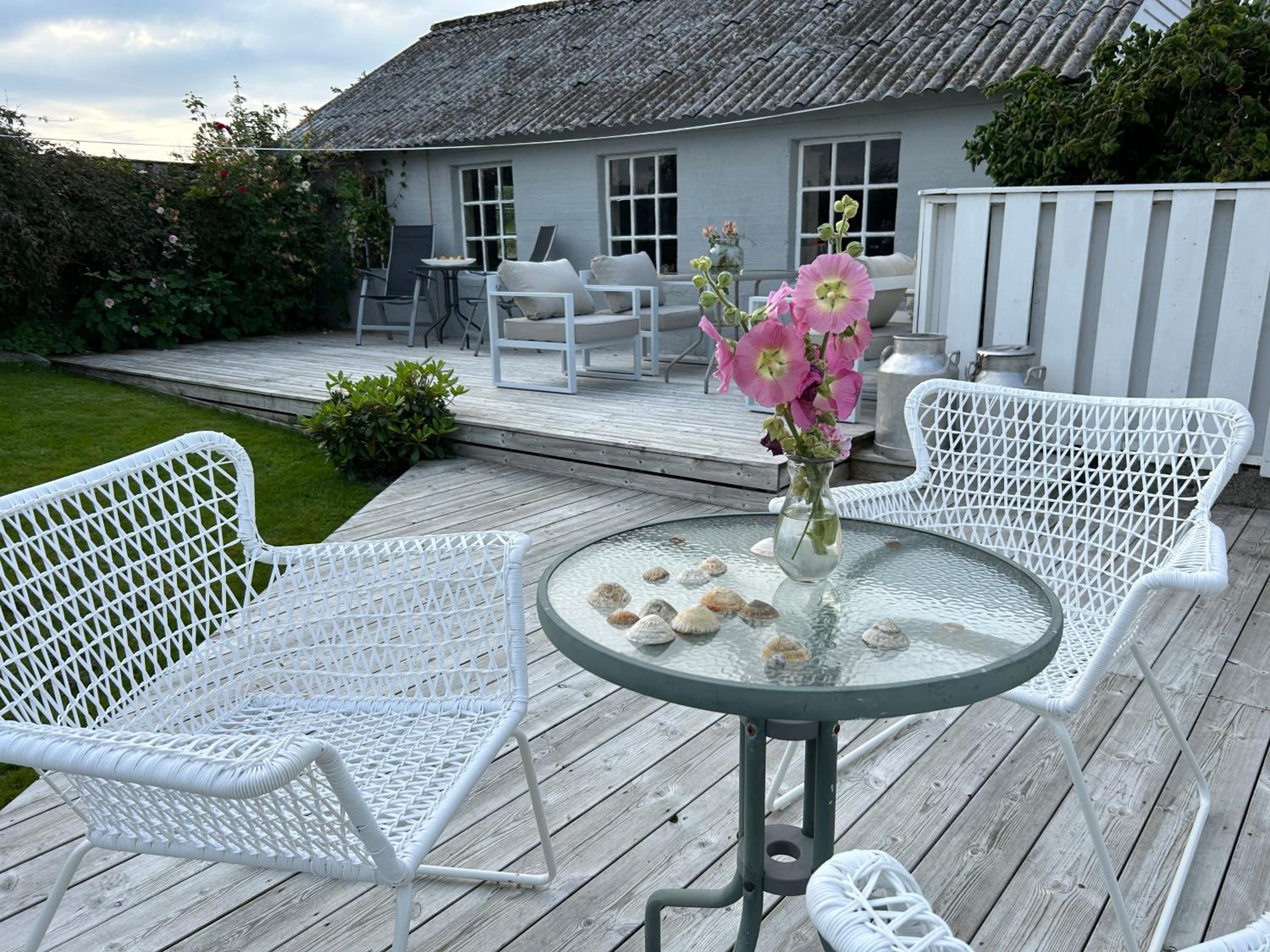 Stunning location by the sea view 4