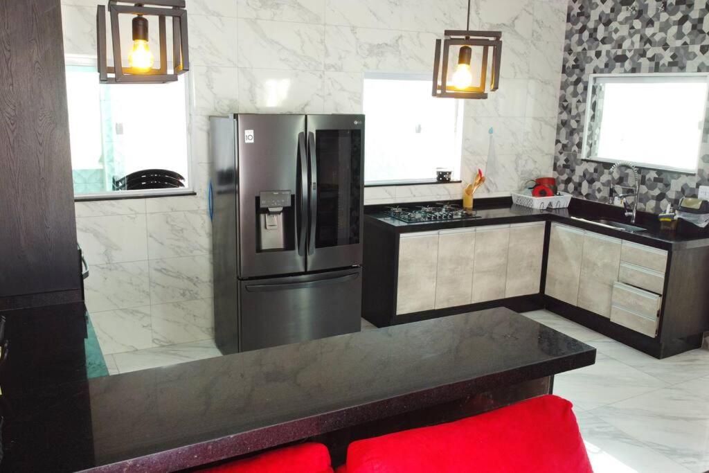 Casa alto padrão em Itanhaém, piscina com cascata, led e hidromassagem