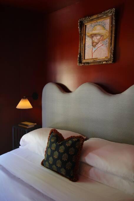 Mr. Nomad: Parisian PopHaus in Uptown view 2
