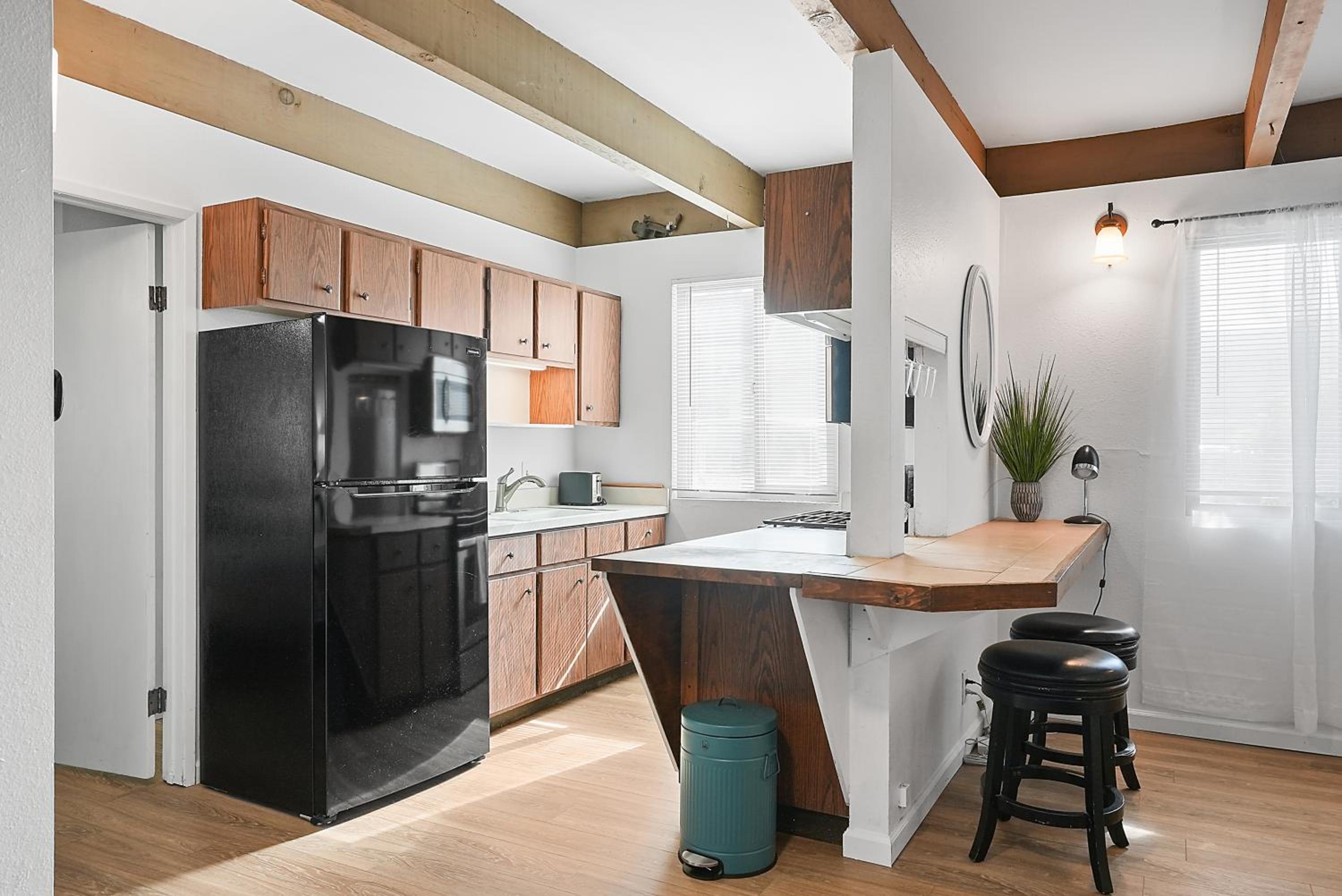 Mission Bay Condo - Steps to Sand, Dining, AC, Parking & Shops! view 4