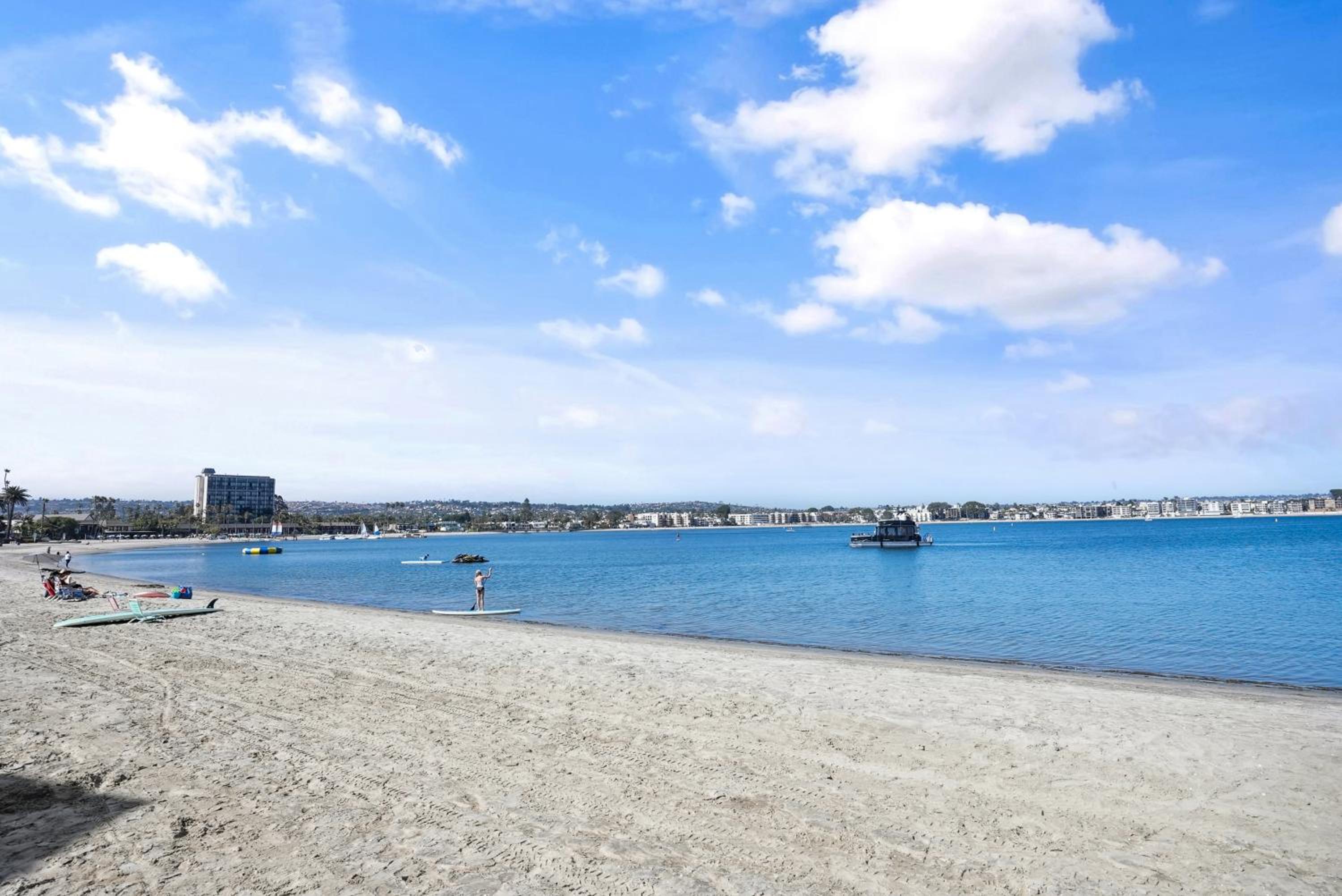 Mission Bay Condo - Steps to Sand, Dining, AC, Parking & Shops! view 5