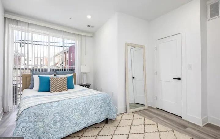 Mary's Stay H St Corridor view 4