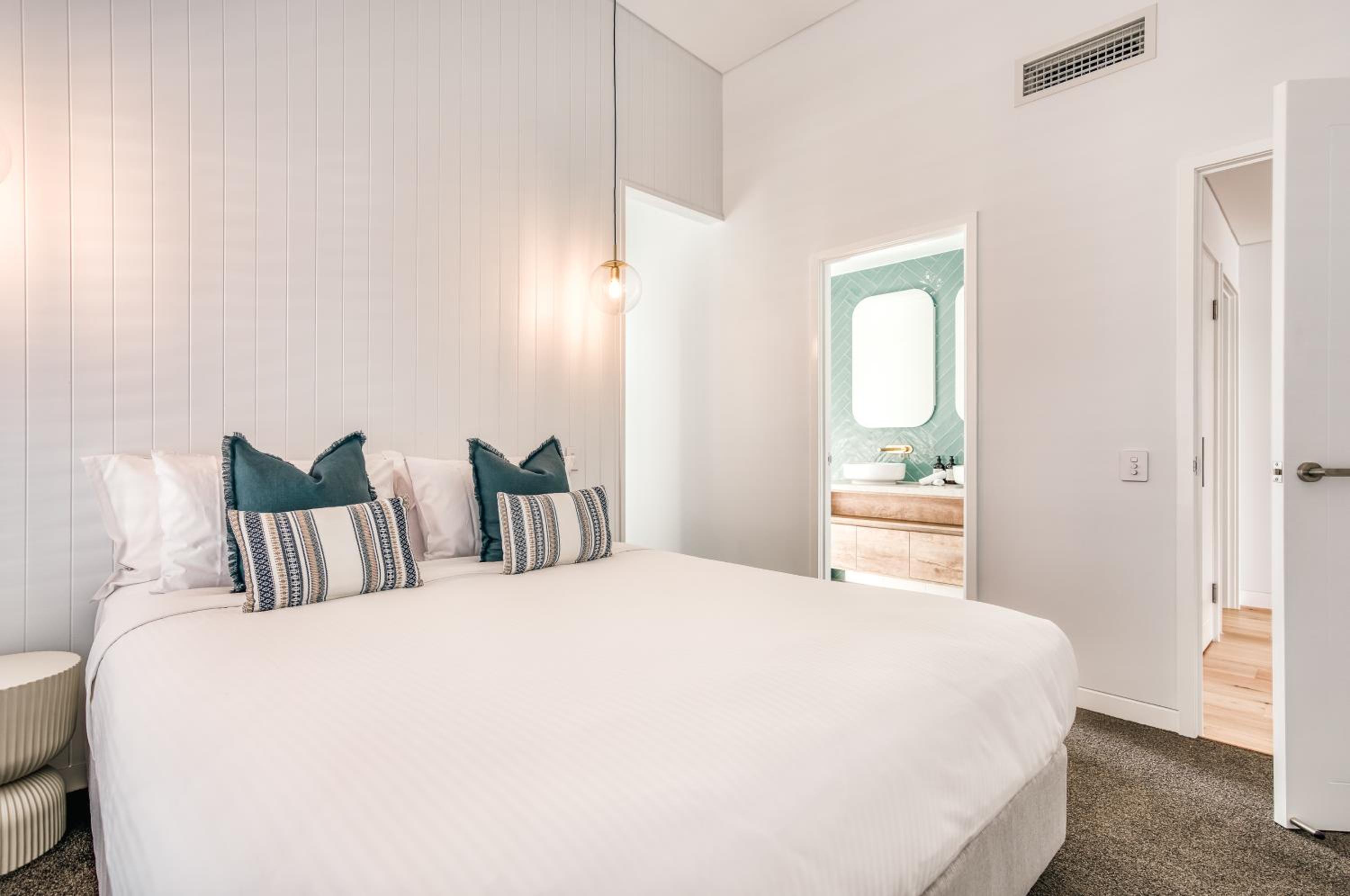 Essence Peregian Beach Resort - Lily 4 Bedroom Luxury Home with Private Pool