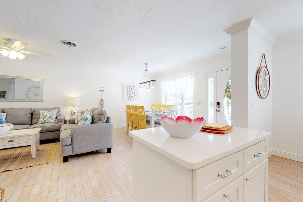 A Cozy Cottage - Anna Maria view 2