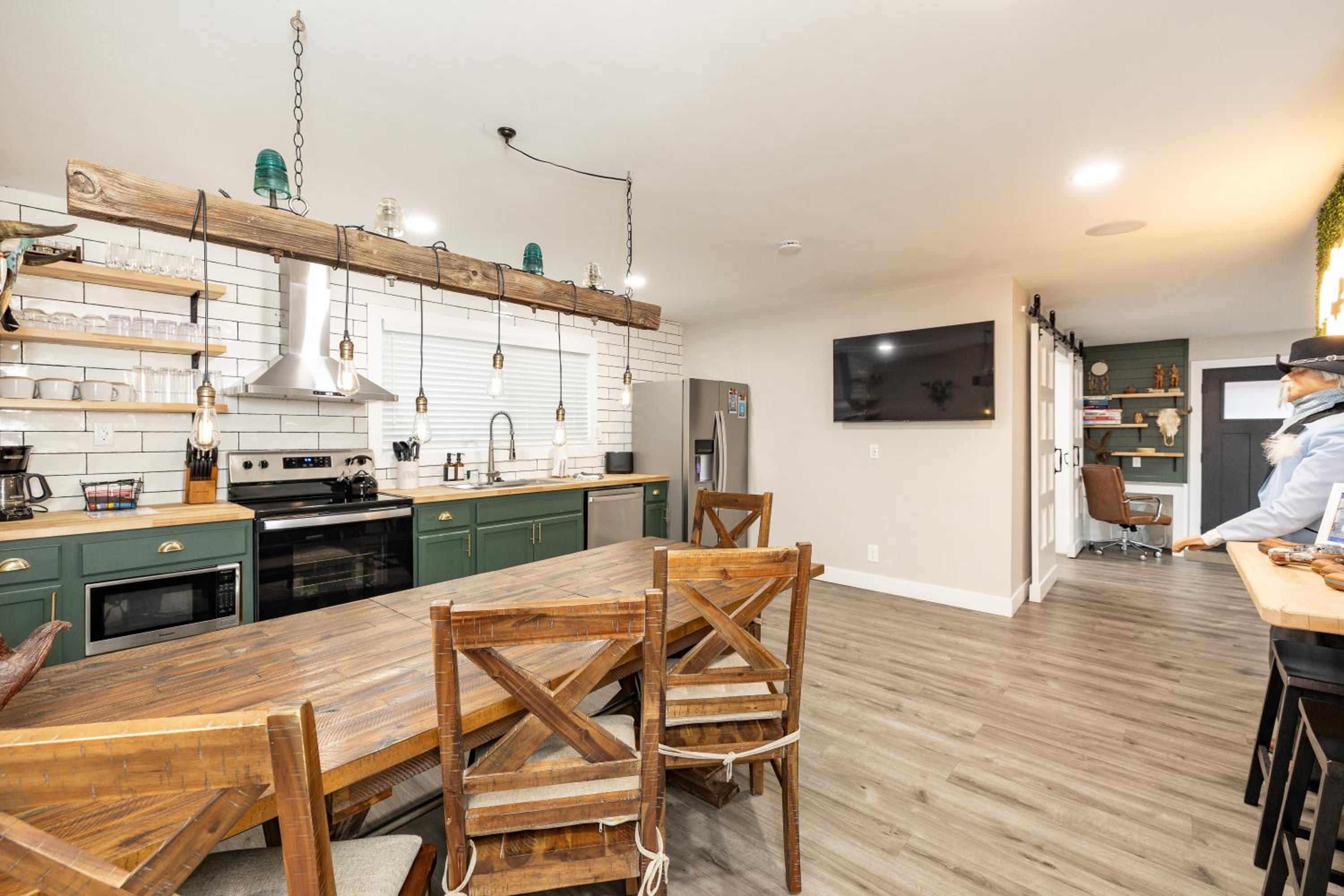 8BR Grand Canyon Ranch - Sleeps 22 - Property Image 5