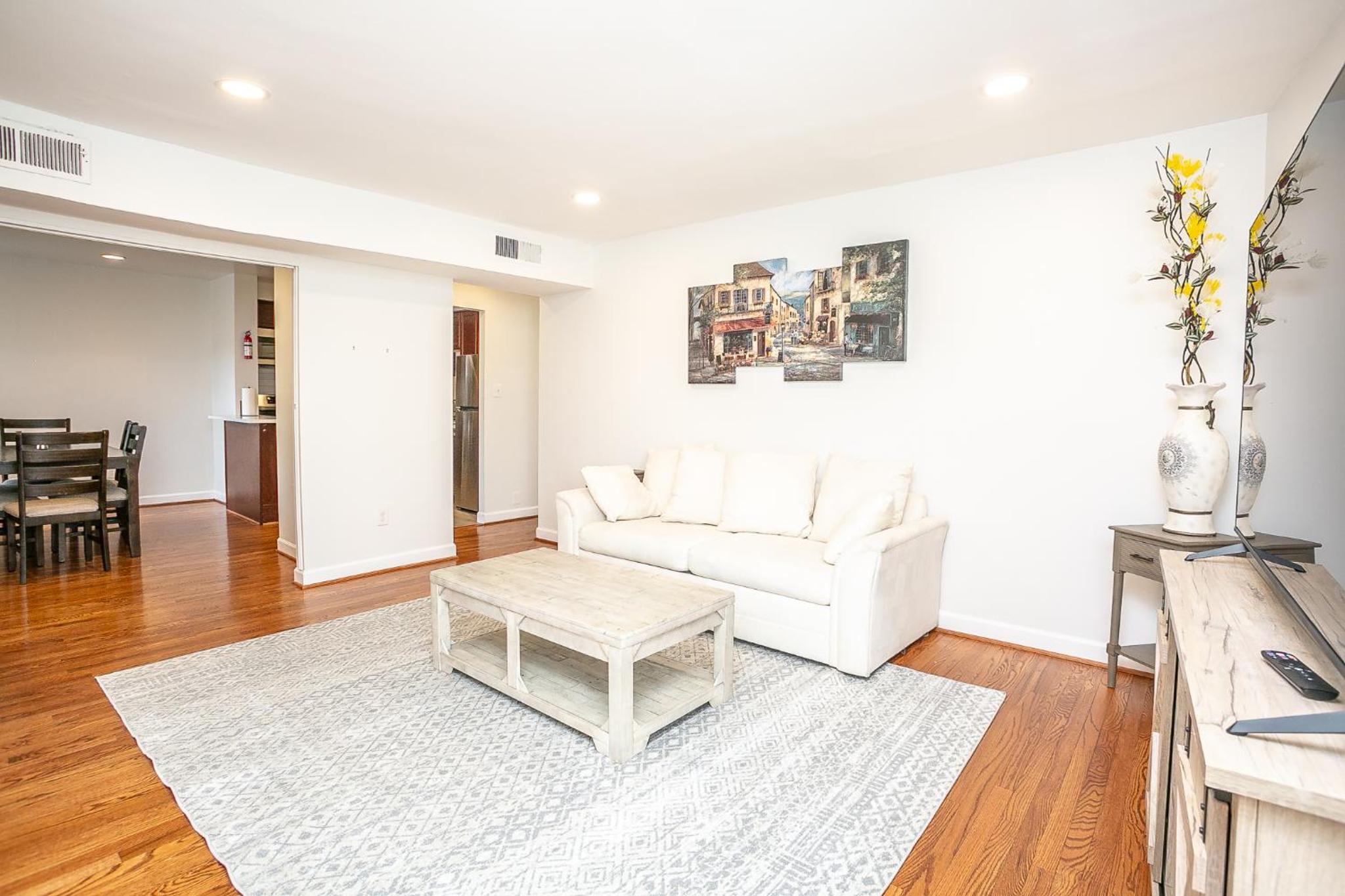 Comfy and Cozy-Min to National Mall Great Location view 3