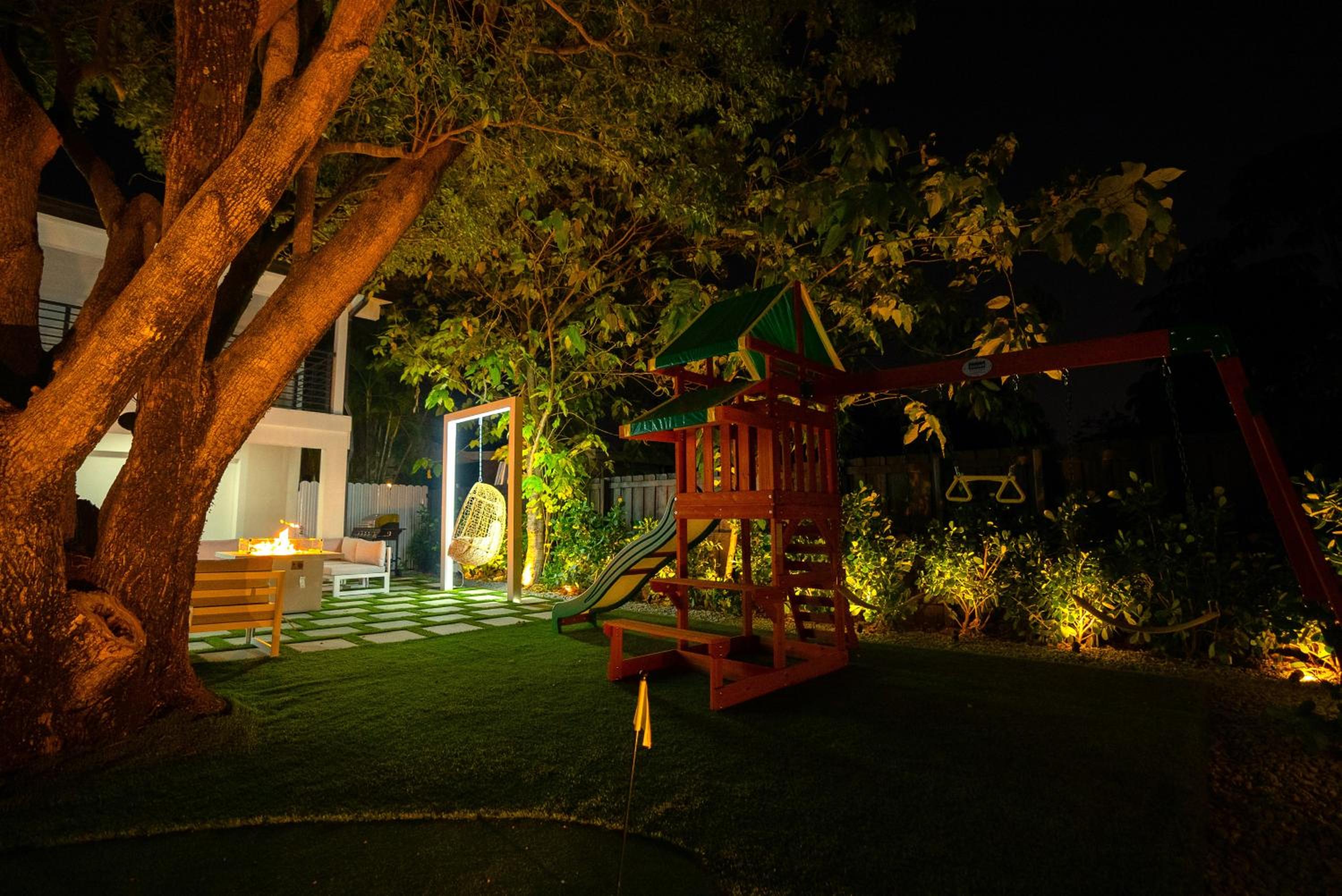 The Grand World Mansion - Game Room, 9 Bed rooms, Htd Pool, Mini Golf,BBQ view 5