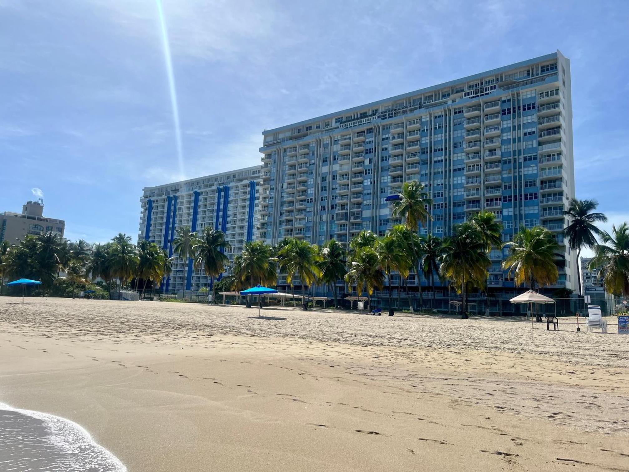 Isla Verde frente a la playa y Piscina, Centrico y Accesible - Property Image 13