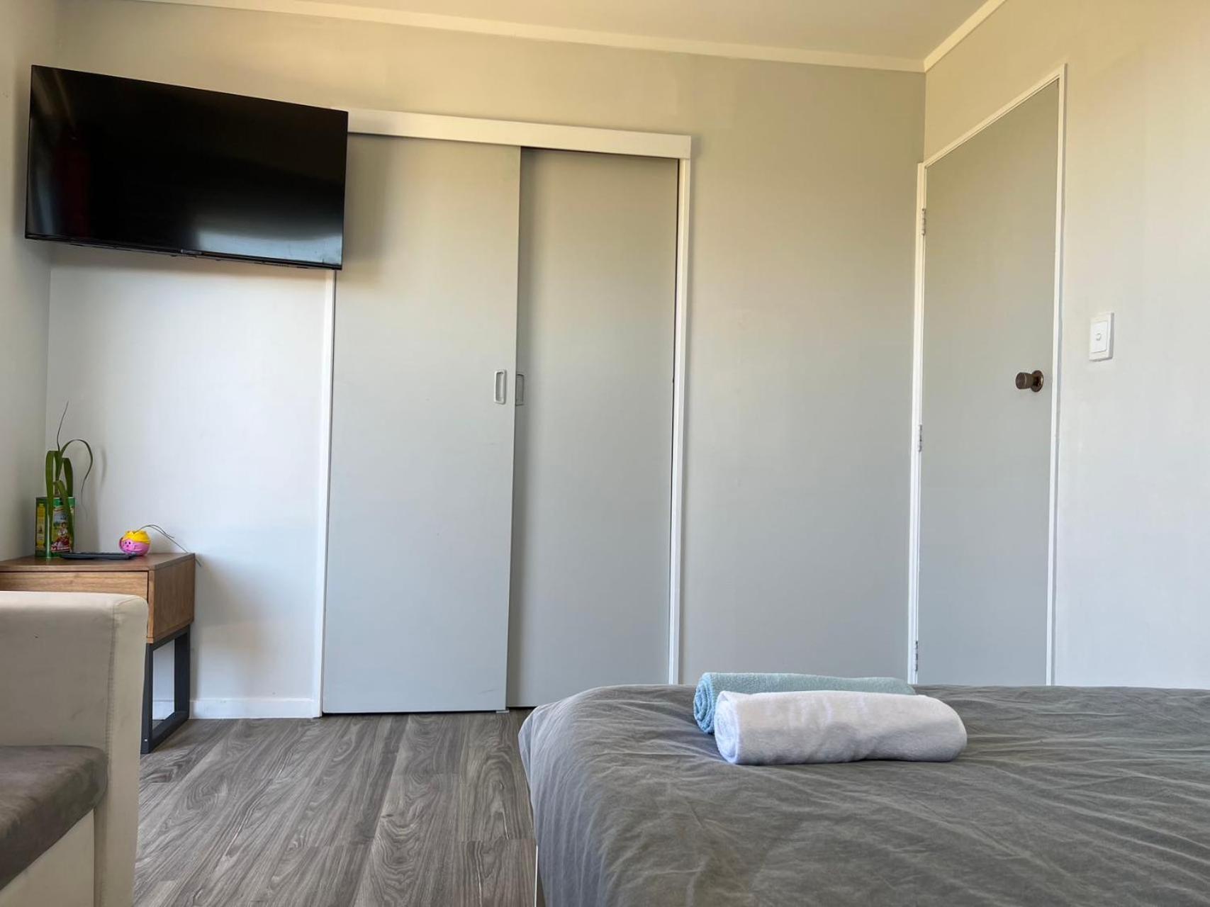 4 Double Beds including 1 Sofa Bed, Studio B, 6a Chapman Place, Rotorua view 5