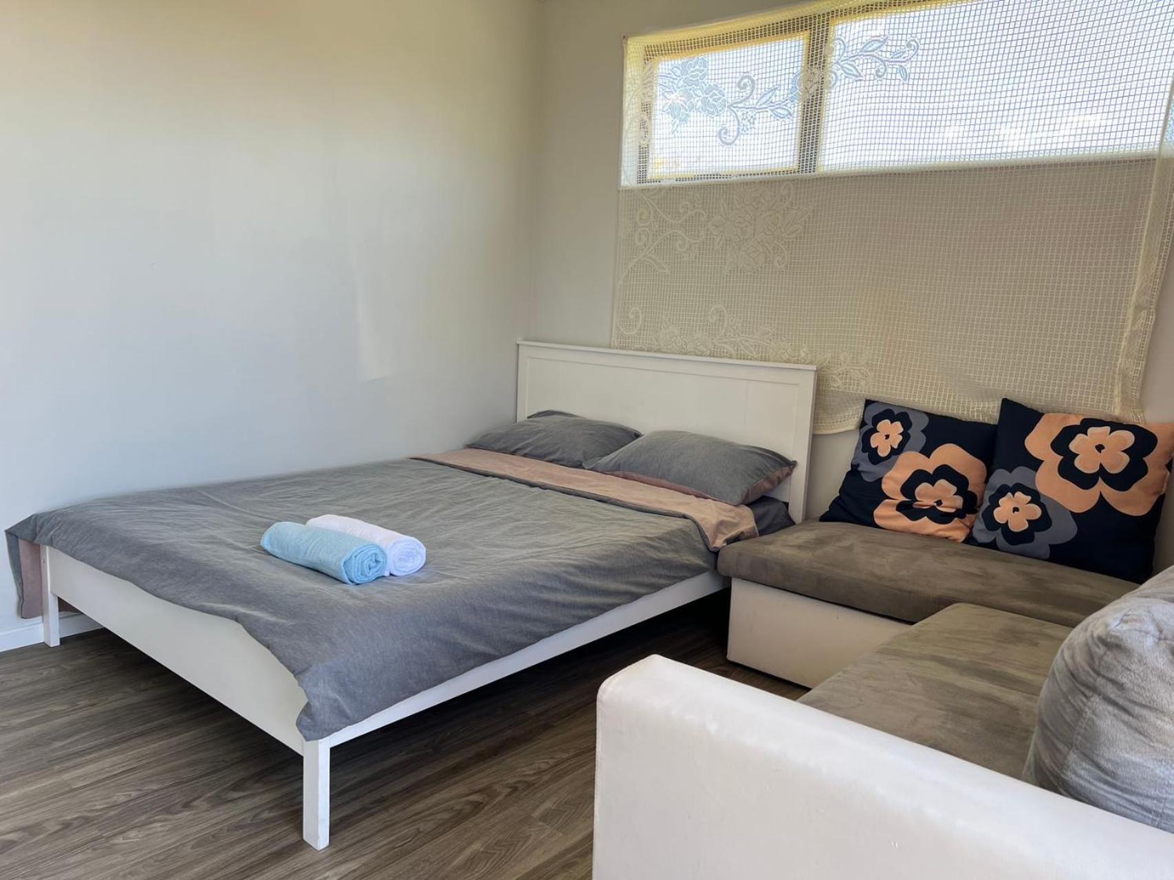 4 Double Beds including 1 Sofa Bed, Studio B, 6a Chapman Place, Rotorua view 4