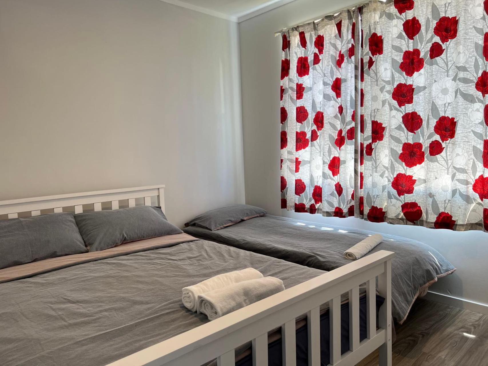 4 Double Beds including 1 Sofa Bed, Studio B, 6a Chapman Place, Rotorua view 3