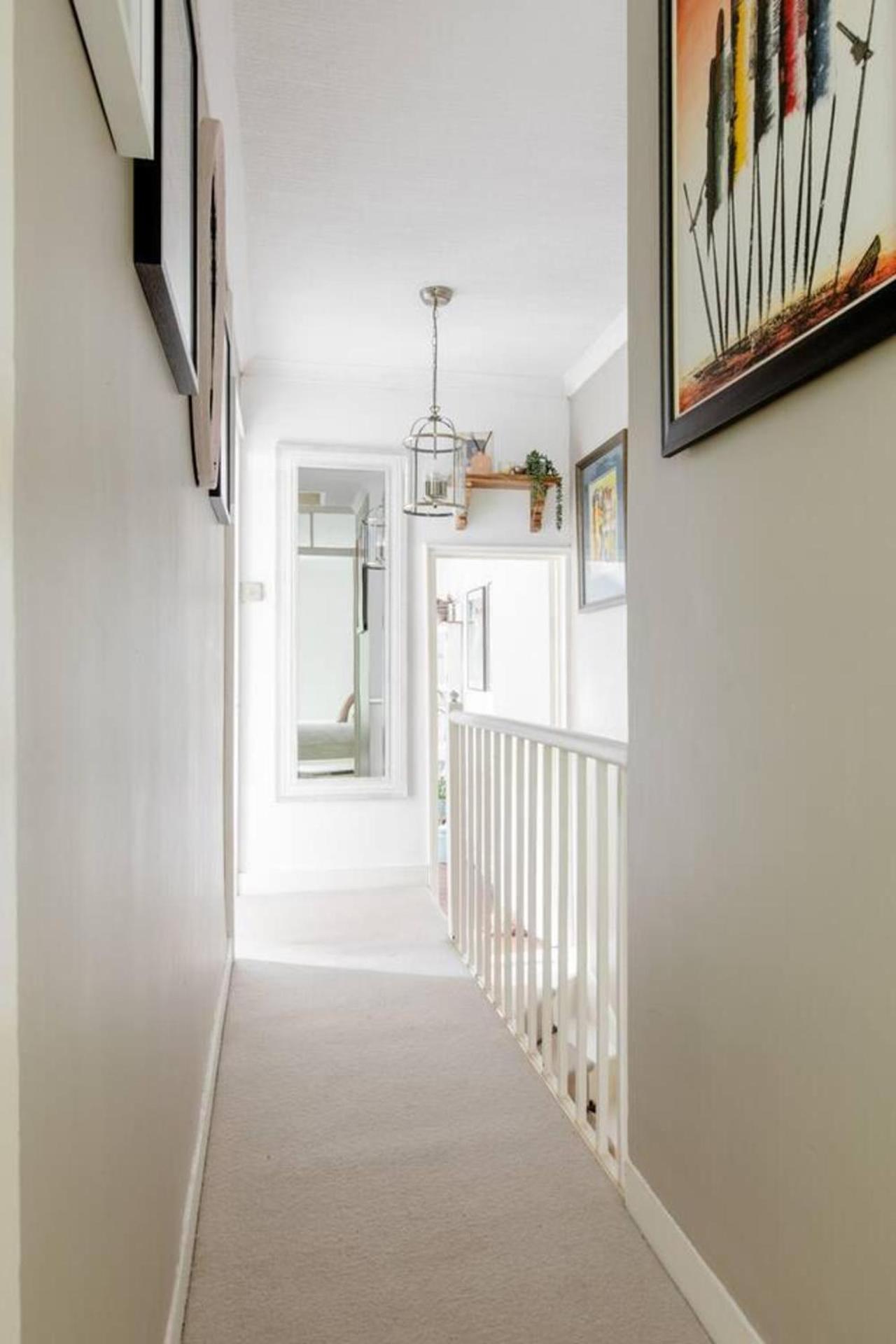 Quaint 2-Bed Cottage in the heart of Ashford view 4