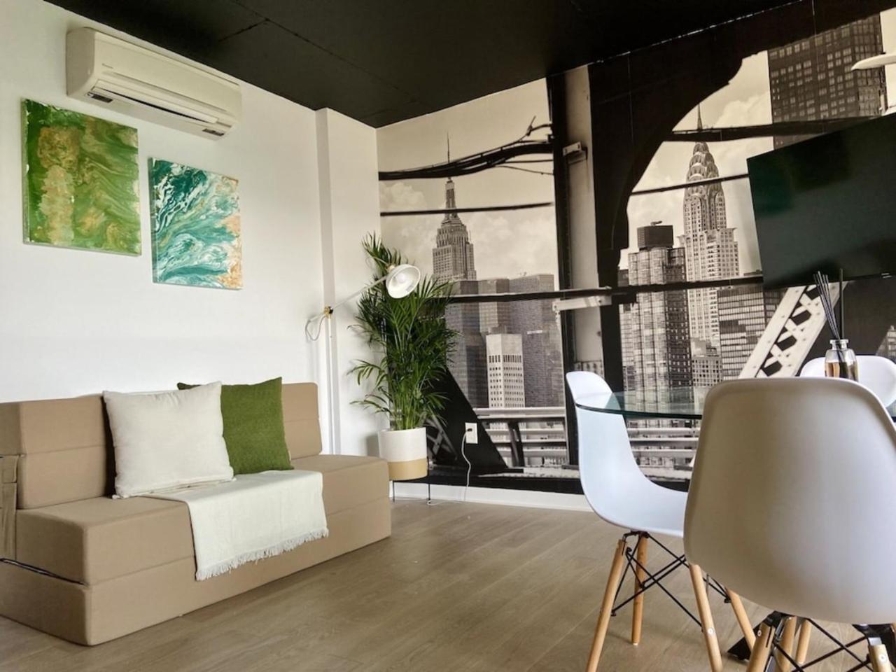 Appartement condo avec terrasse privée dans le Quartier des Spectacles