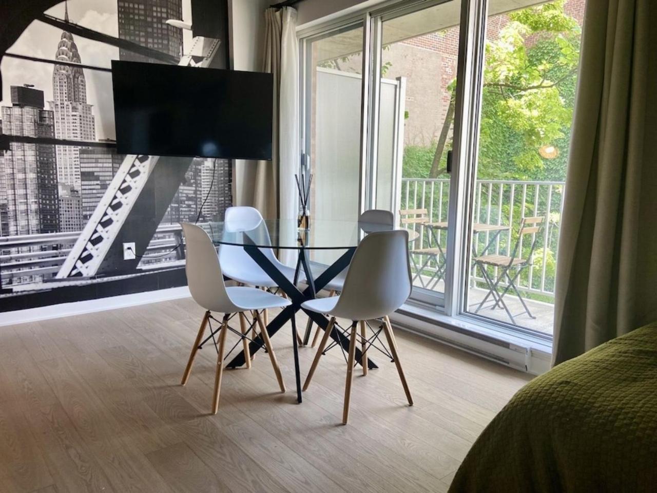 Appartement condo avec terrasse privée dans le Quartier des Spectacles