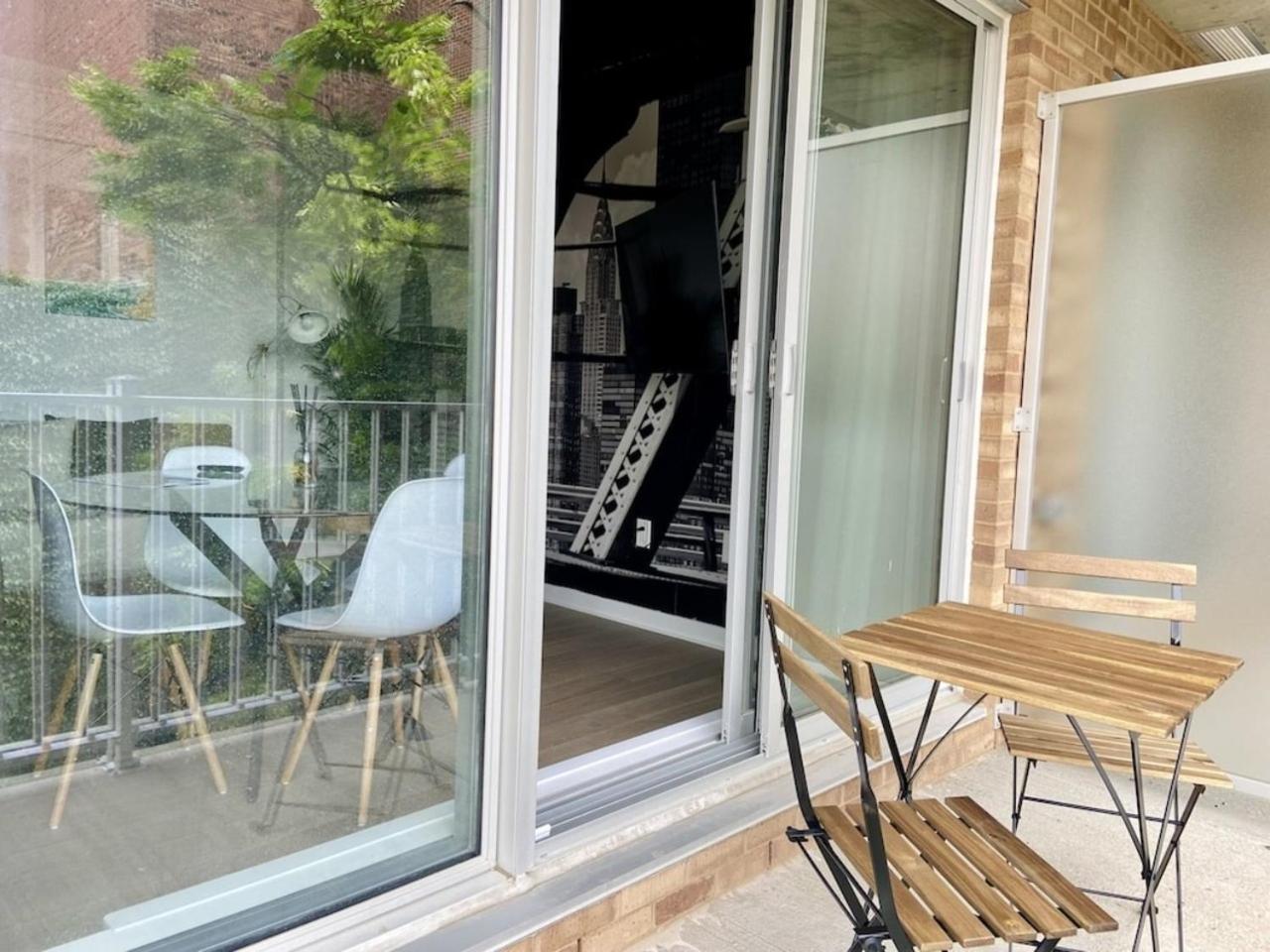 Appartement condo avec terrasse privée dans le Quartier des Spectacles