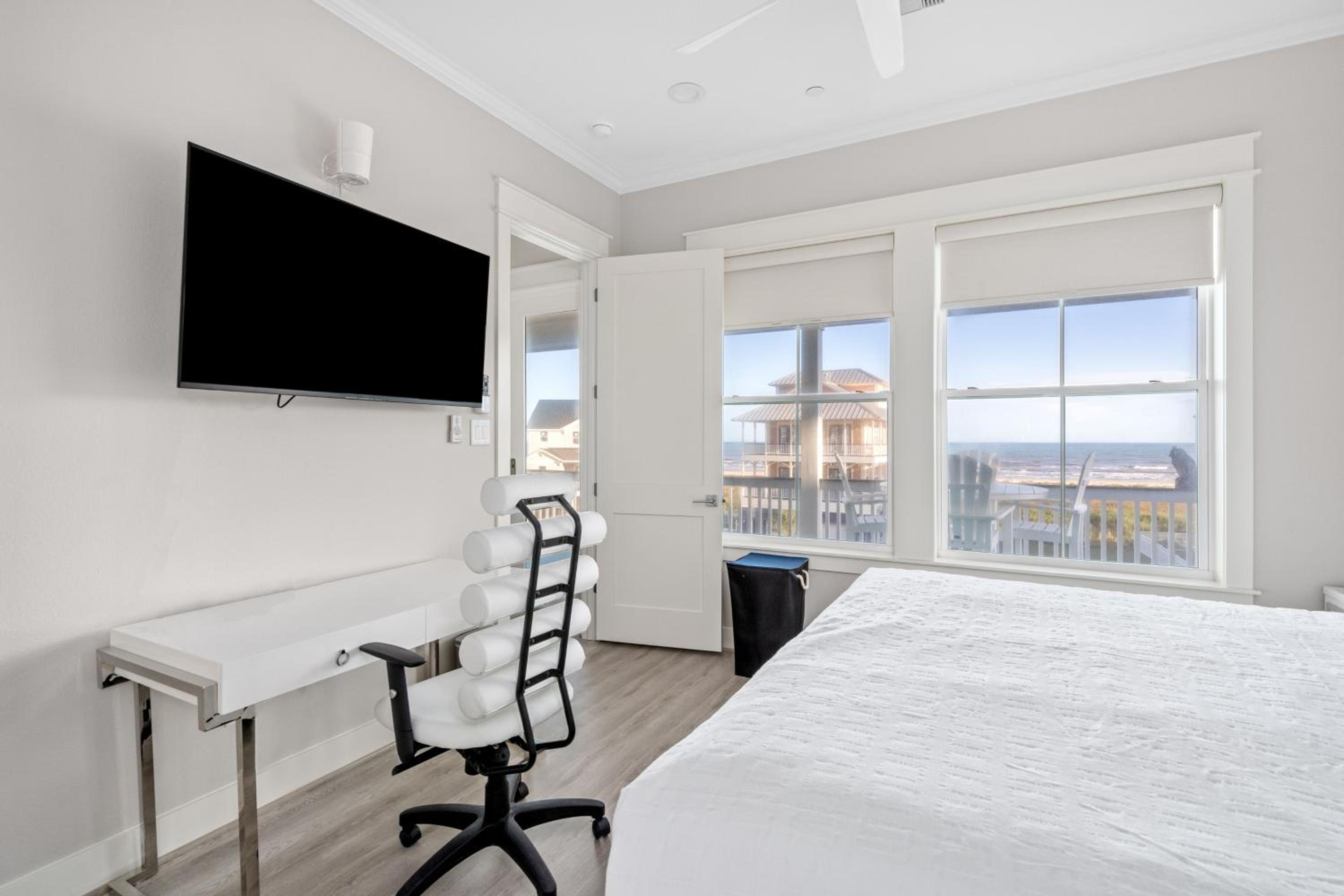 Beach view, prime location, EV charger, 6 parking