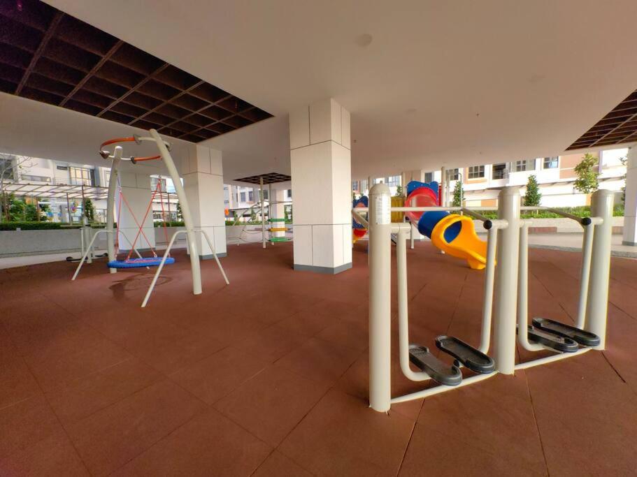 Near Airport K Avenue Family Room photo 6
