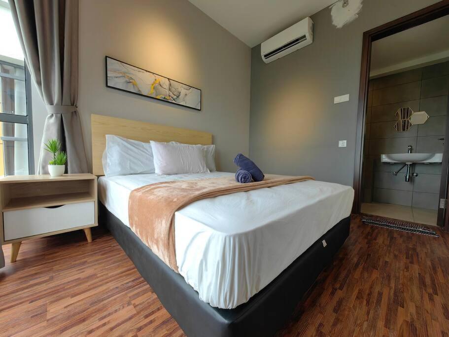 Near Airport K Avenue Family Room view 3