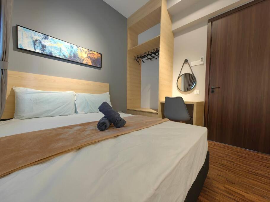 Near Airport K Avenue Family Room view 4