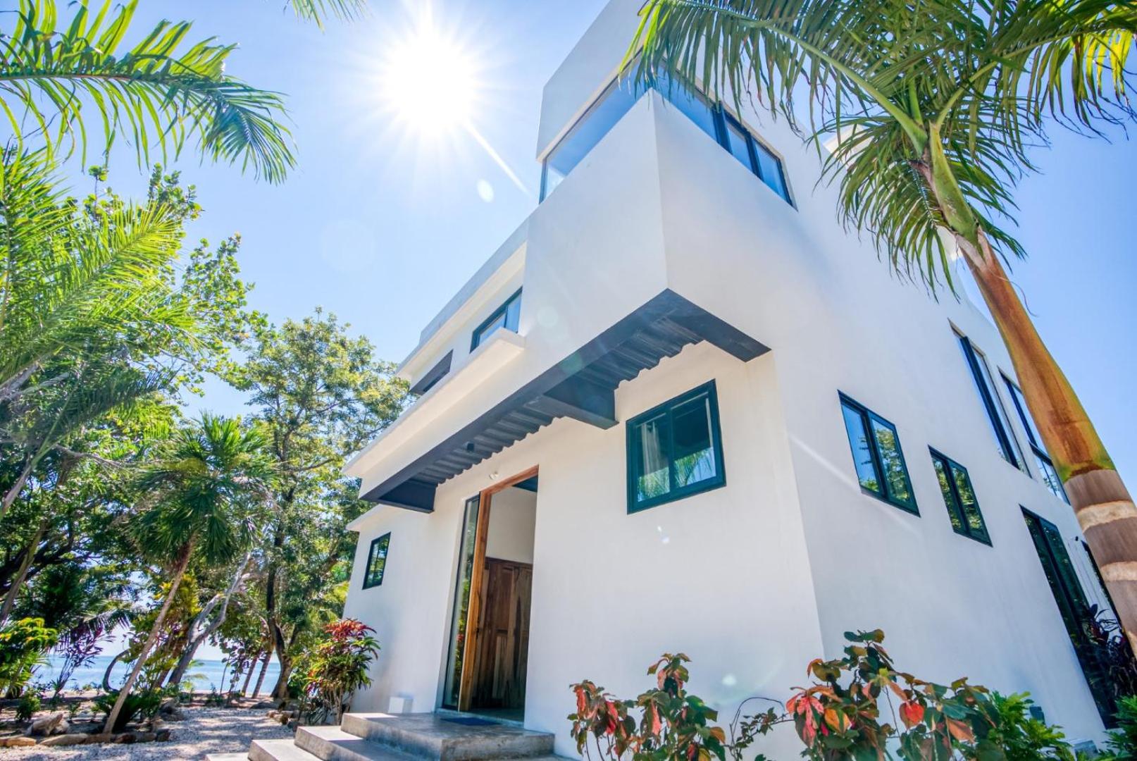 Balam Beach Villa - Modern 4Bed Oceanfront w Pool