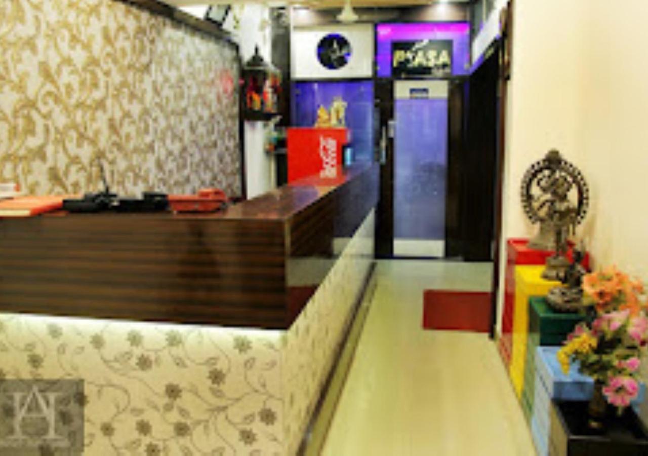 Lobby & Reception