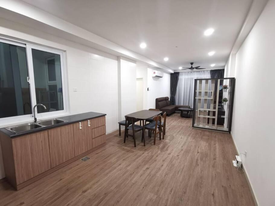 Brand New Apartment Kuching photo 2