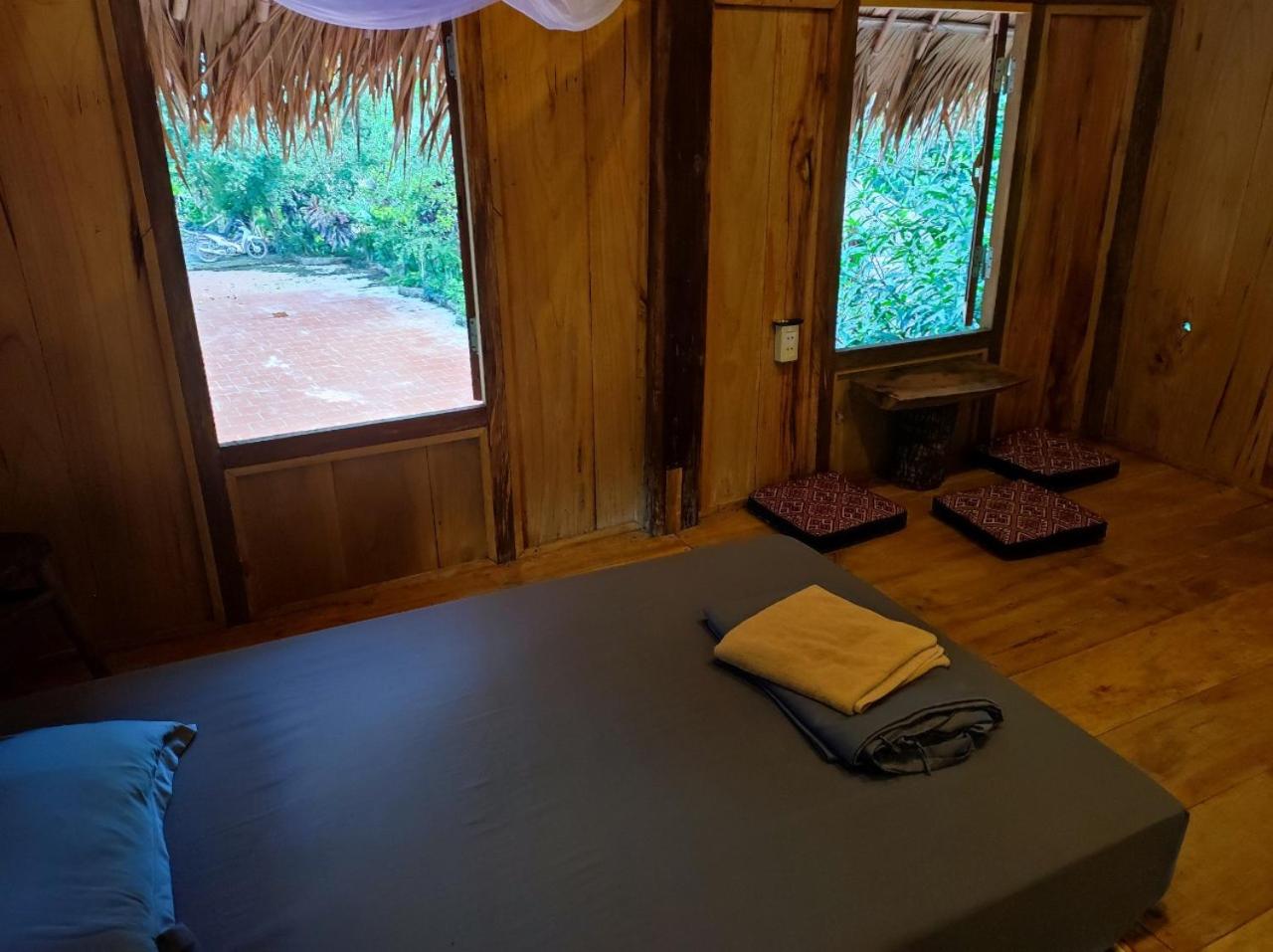 LePont Mu Waterfall Bungalow
