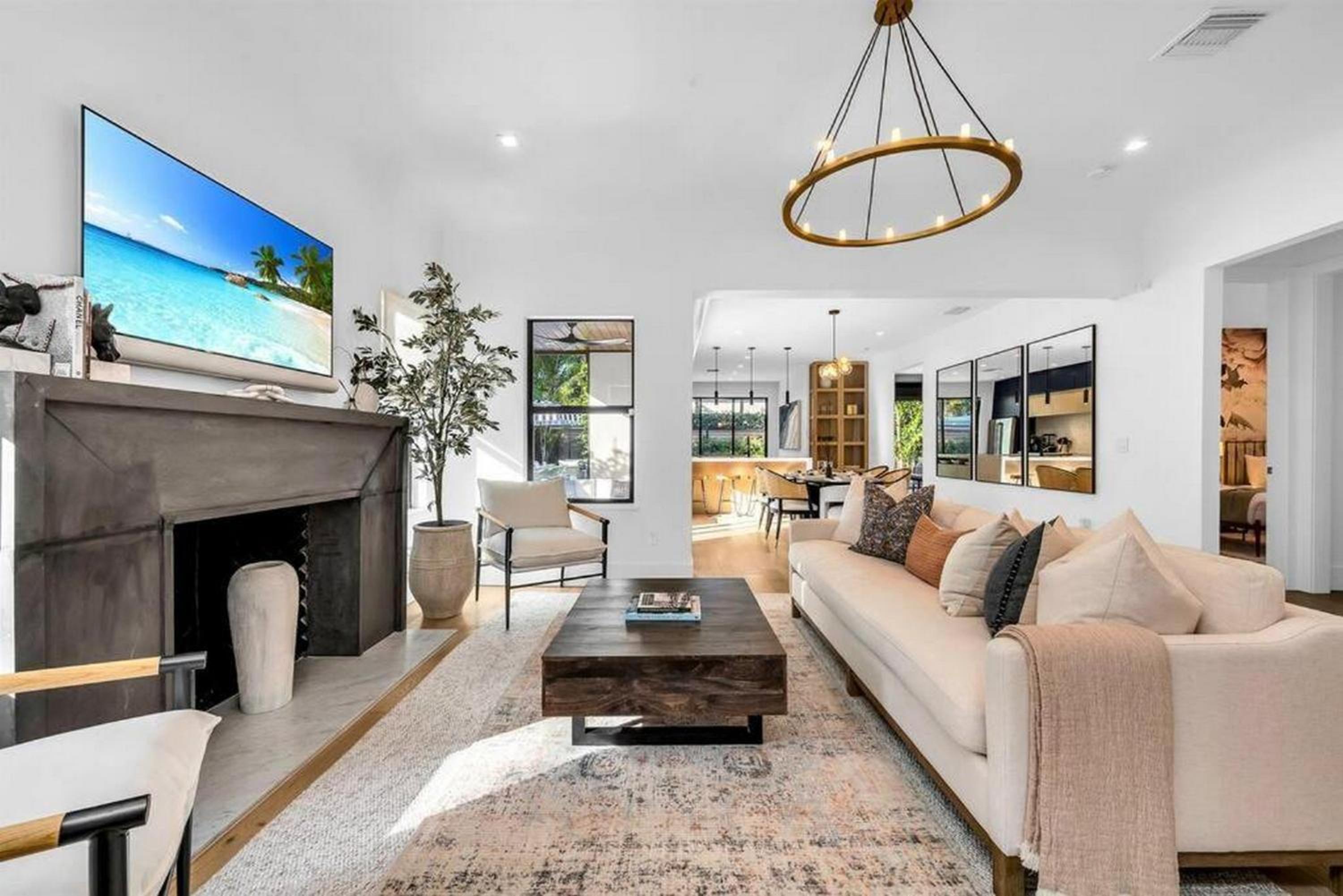 Casa Zenhaven - Designer Poolside Haven! view 3