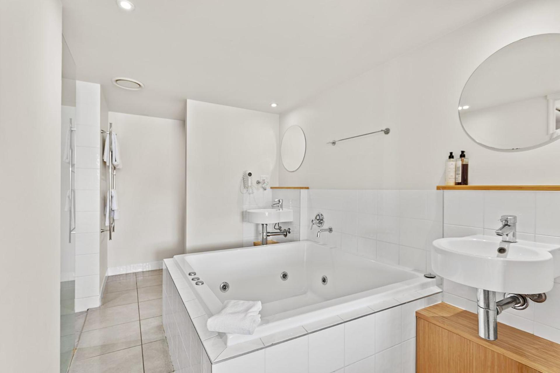 Airlie Beach Ocean Views & Resort Living @ 231
