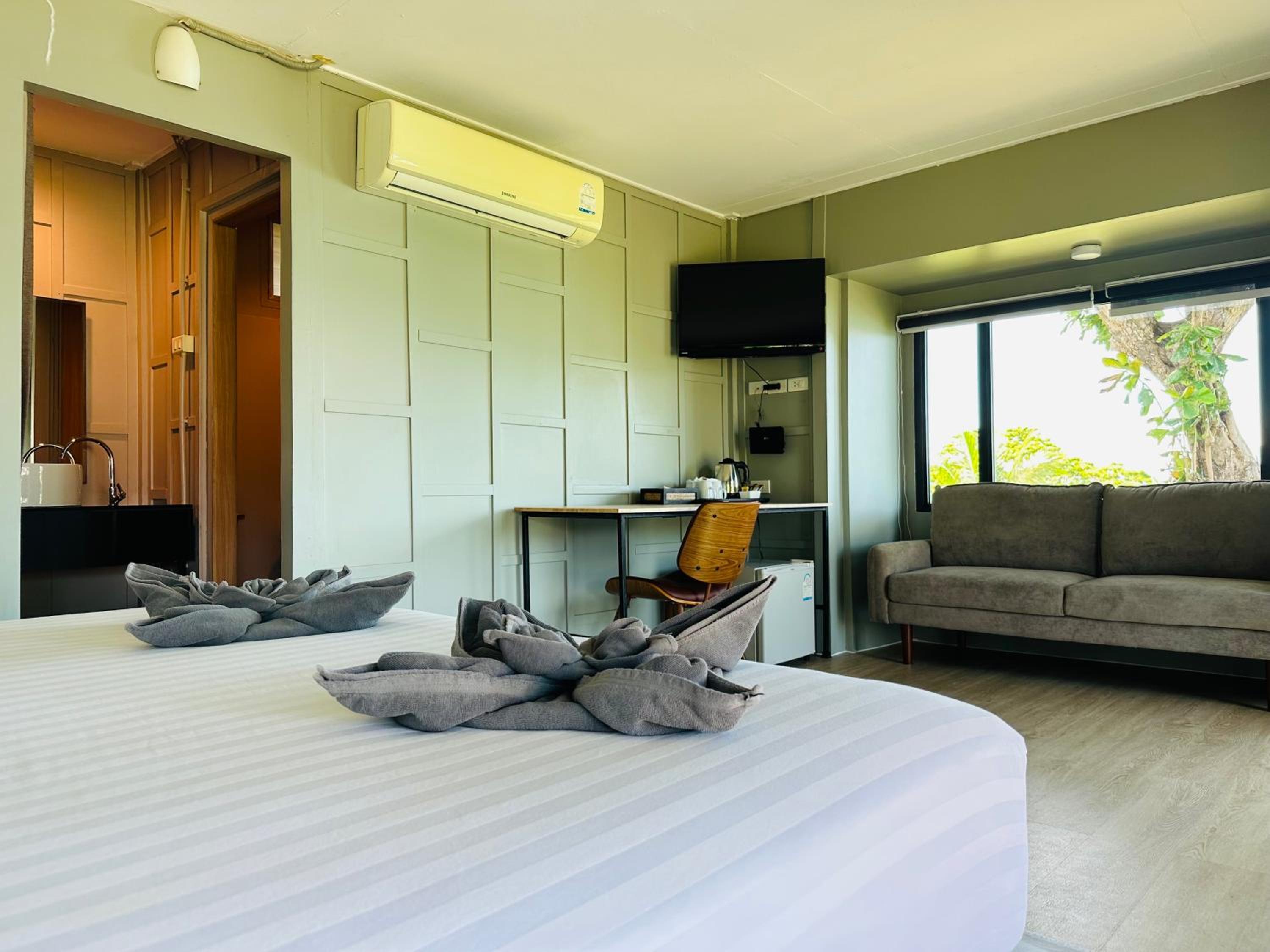 HIP Seaview Resort @ Phi Phi