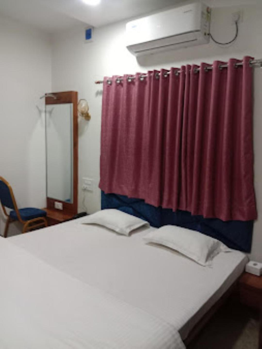 Hotel Country in Lodging, Satara