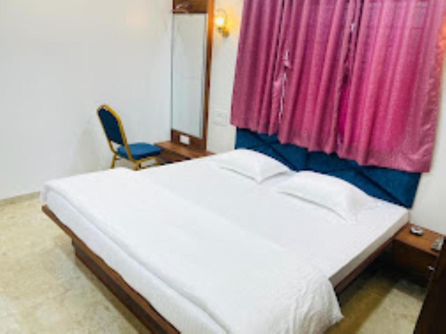 Hotel Country in Lodging, Satara