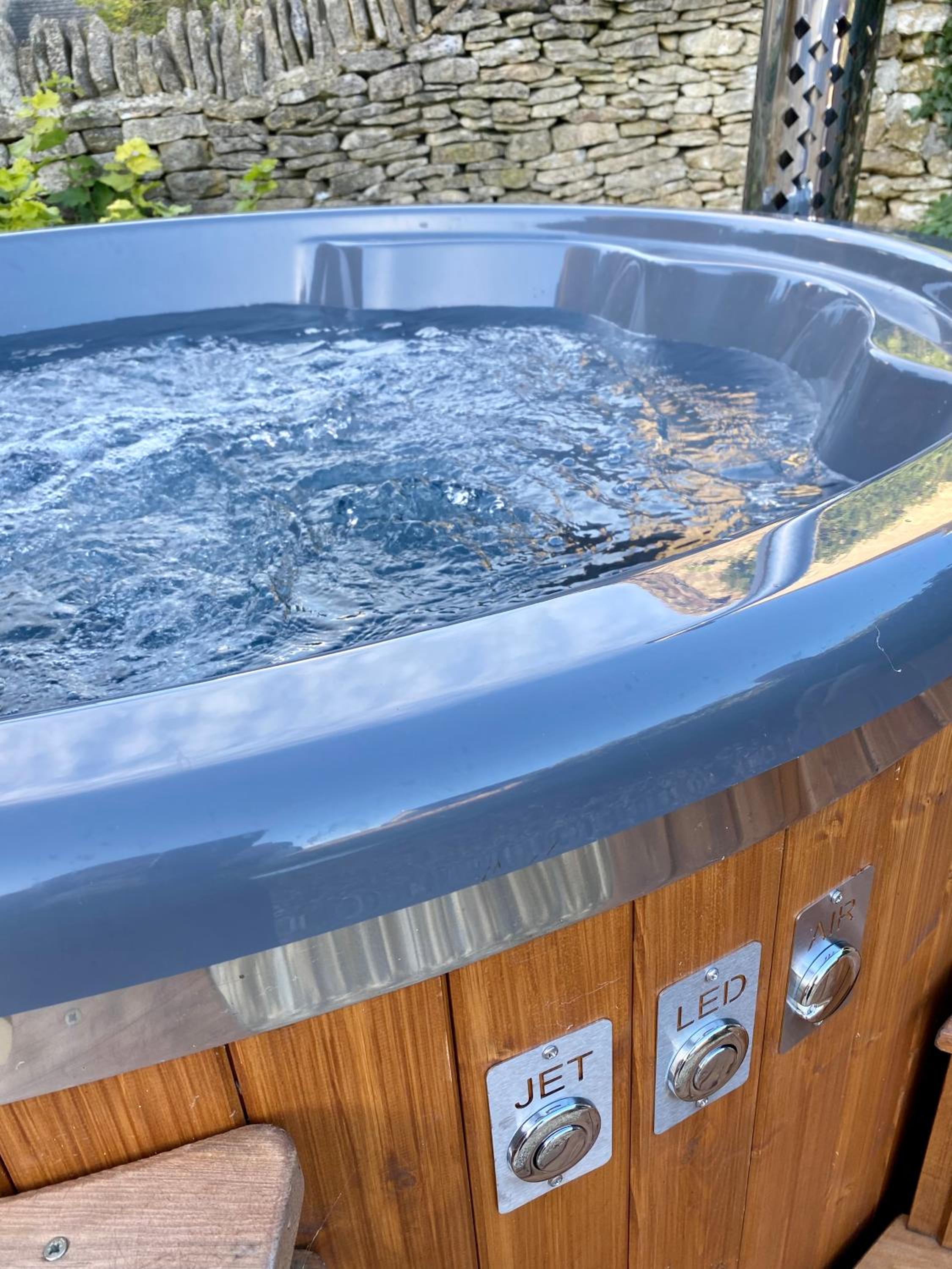 Luxury Cotswold Cottage with hot tub in Stow on the Wold! view 5