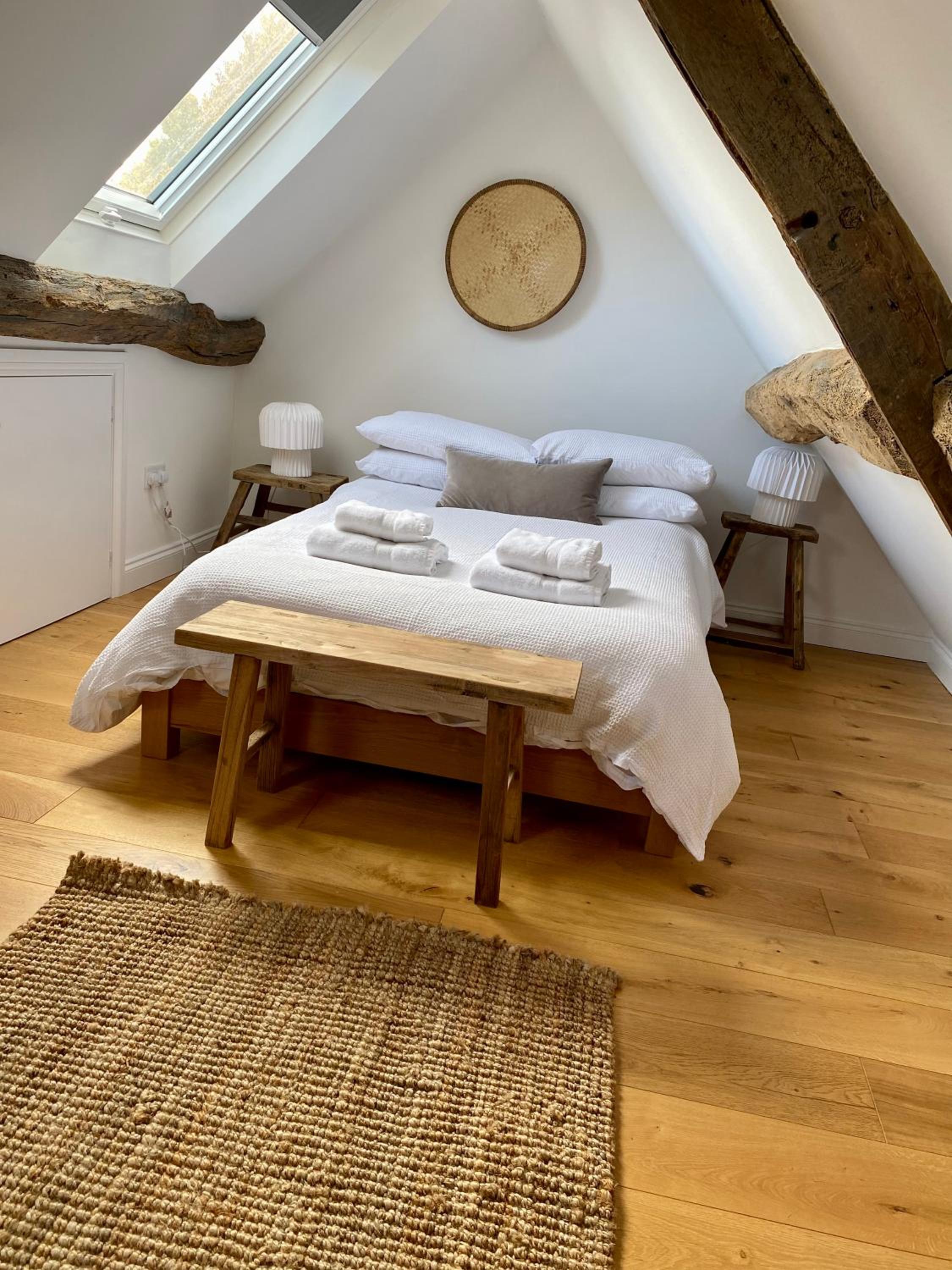 Luxury Cotswold Cottage with hot tub in Stow on the Wold! view 4