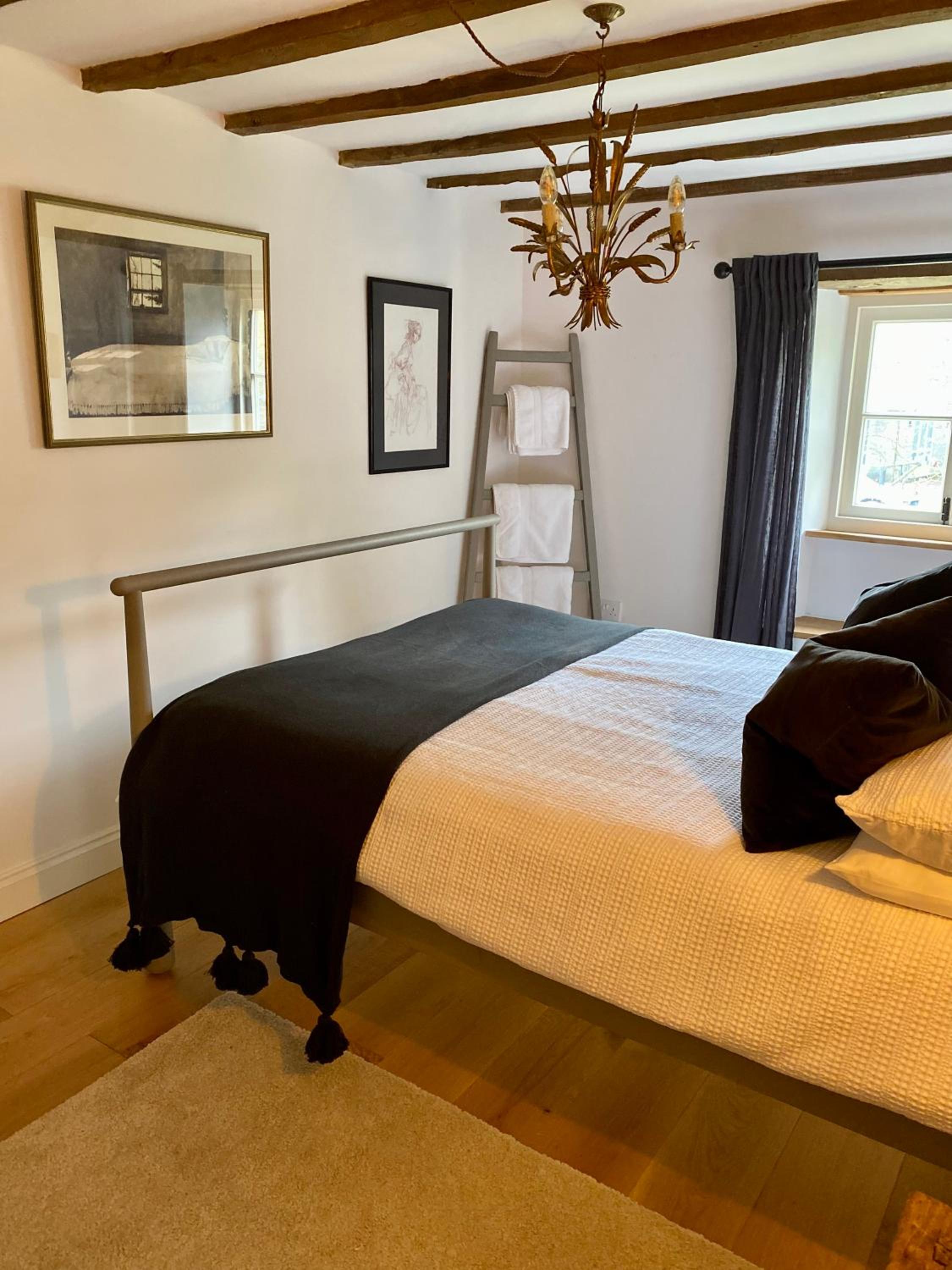 Luxury Cotswold Cottage with hot tub in Stow on the Wold! view 2