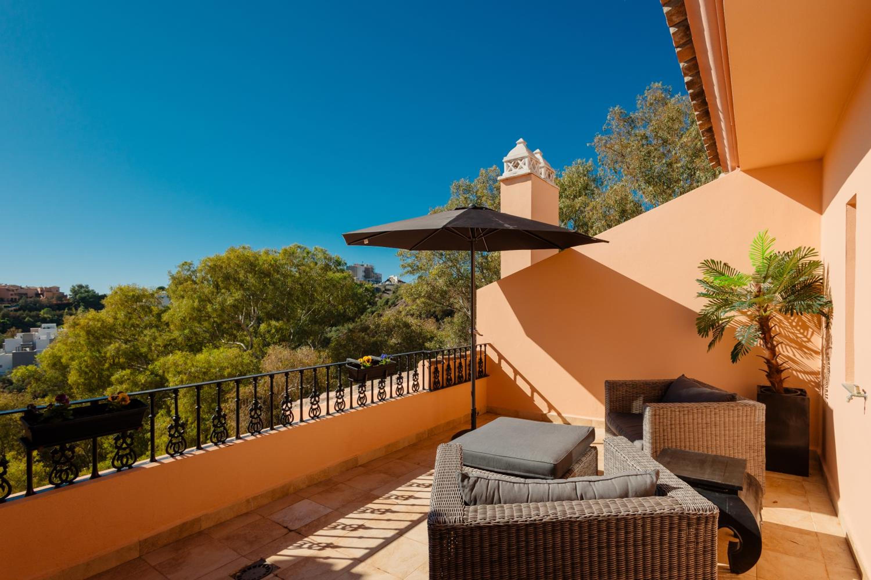 holiday penthouse with sea and lake views, Nueva Andalucia, Marbella view 2