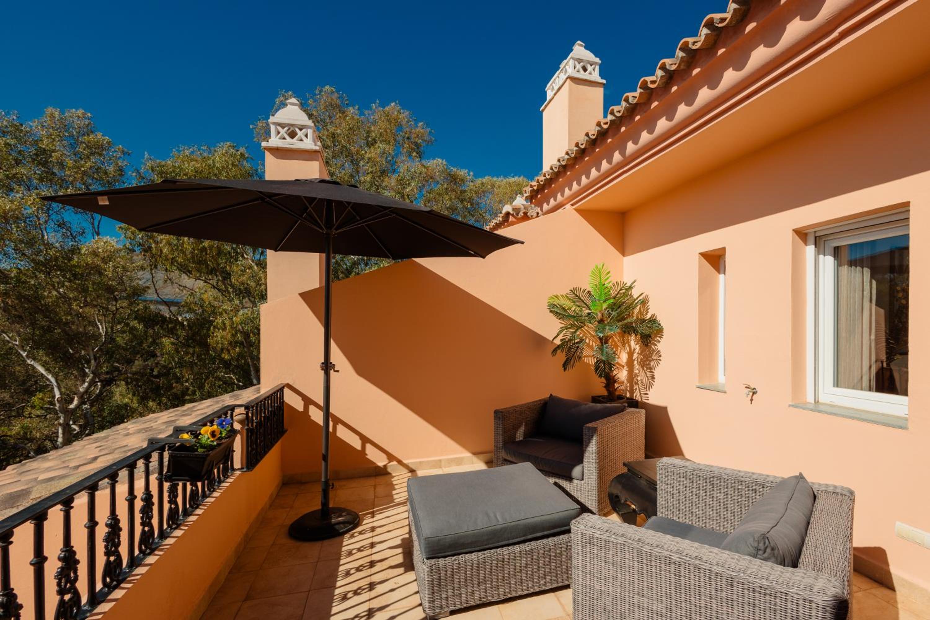 holiday penthouse with sea and lake views, Nueva Andalucia, Marbella view 3