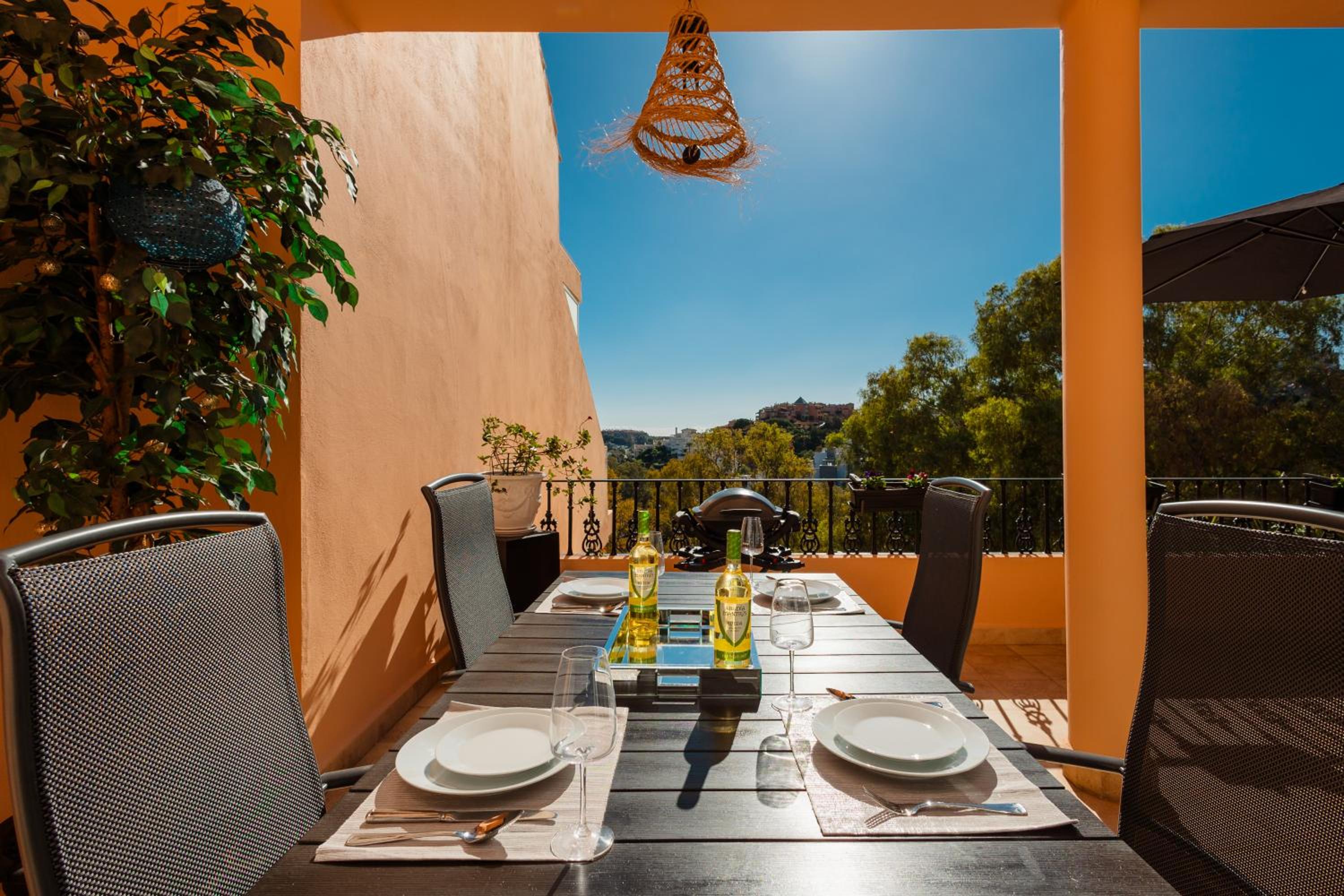 holiday penthouse with sea and lake views, Nueva Andalucia, Marbella view 4