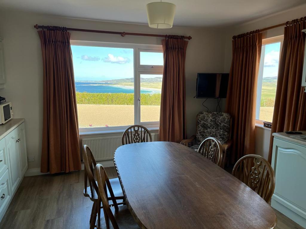 Perfect family getaway with spectacular sea views view 3