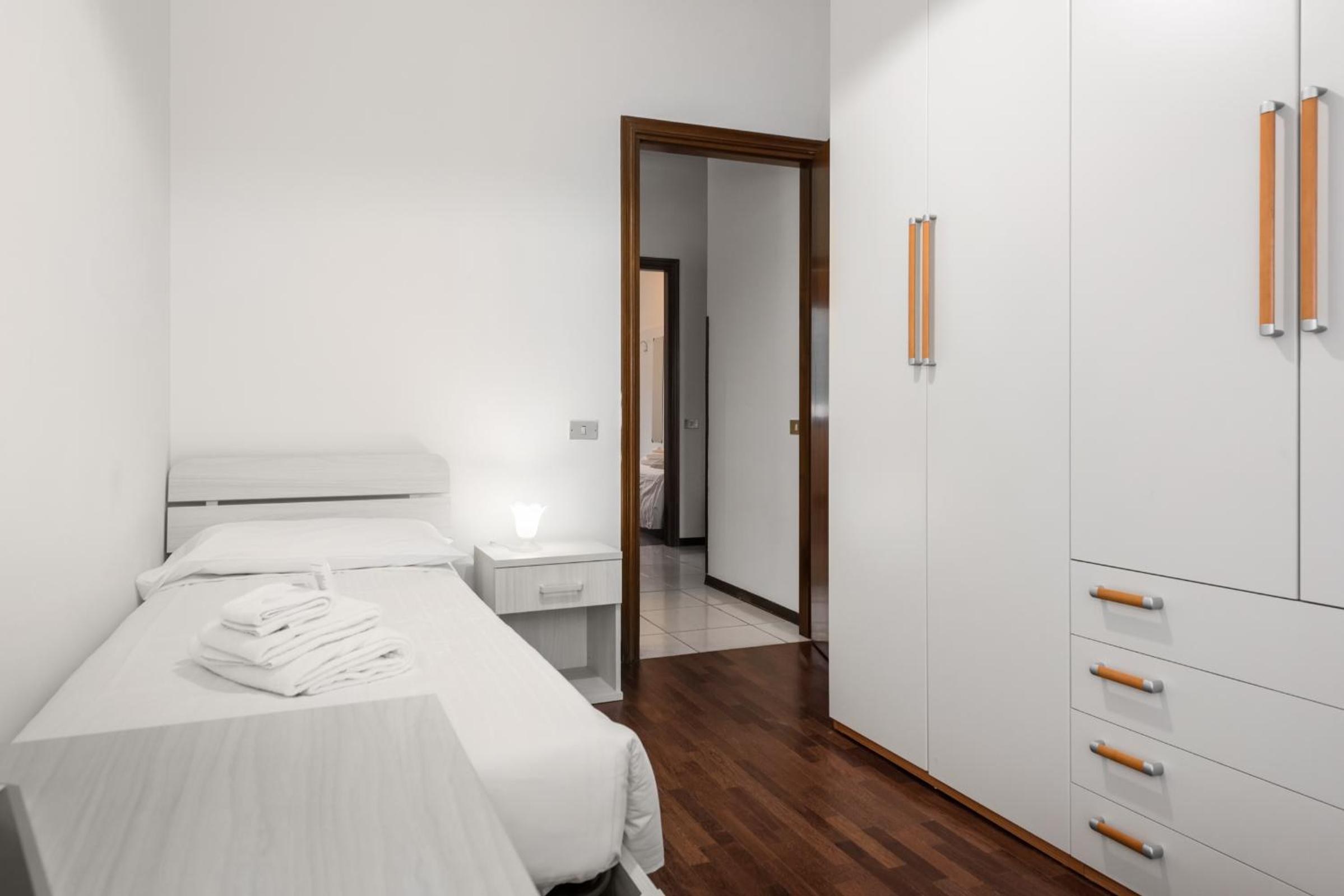 Flats4Rent Lucia view 4
