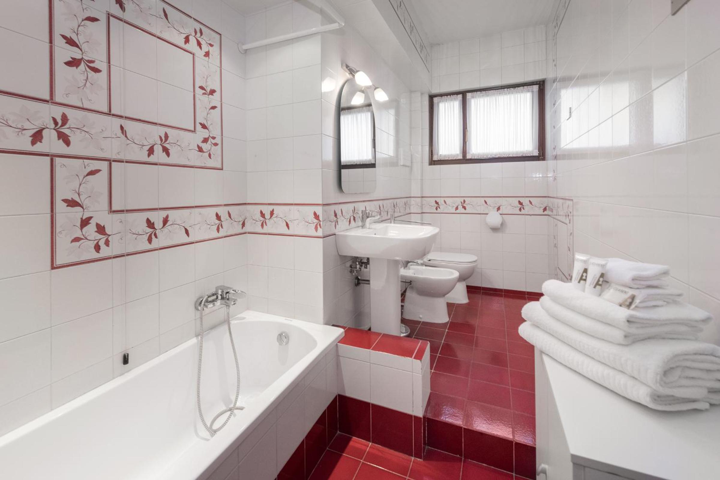 Flats4Rent Lucia view 3