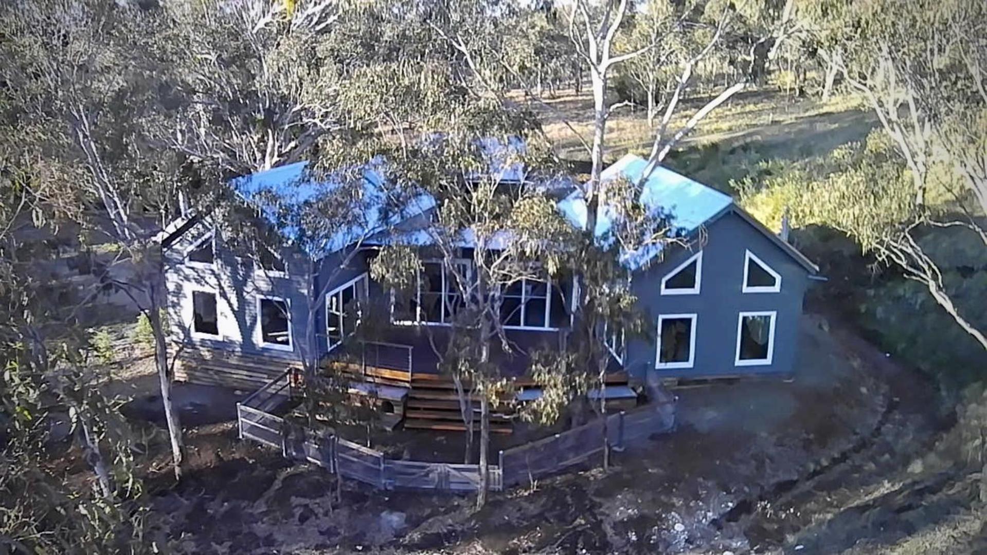 Summit House Armidale - 2 or 4 Bedrooms