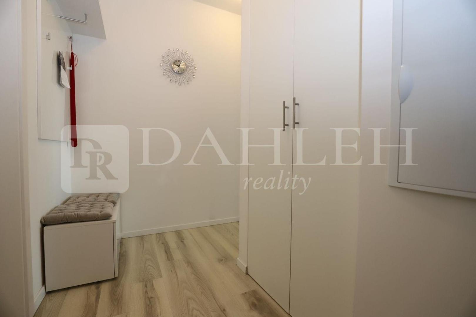 Einpark Fabulous Apartment with Private parking view 5