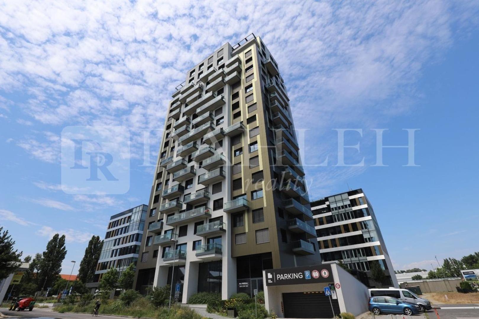 Einpark Fabulous Apartment with Private parking view 4
