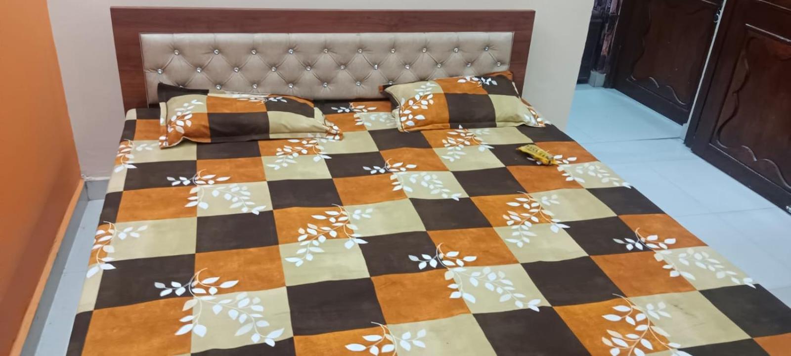 RADHA MADHAV GUEST HOUSE