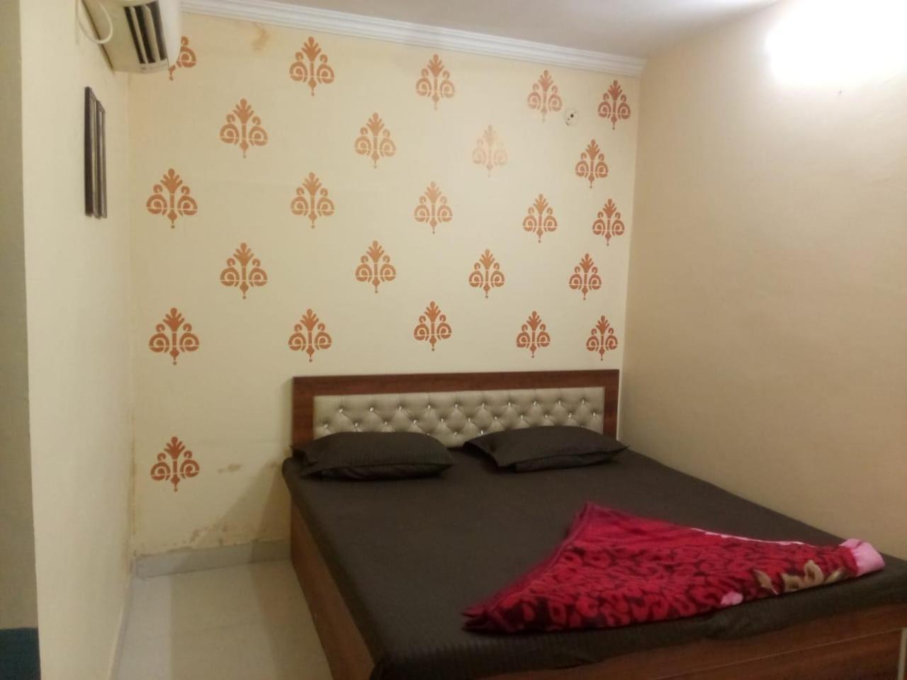 RADHA MADHAV GUEST HOUSE