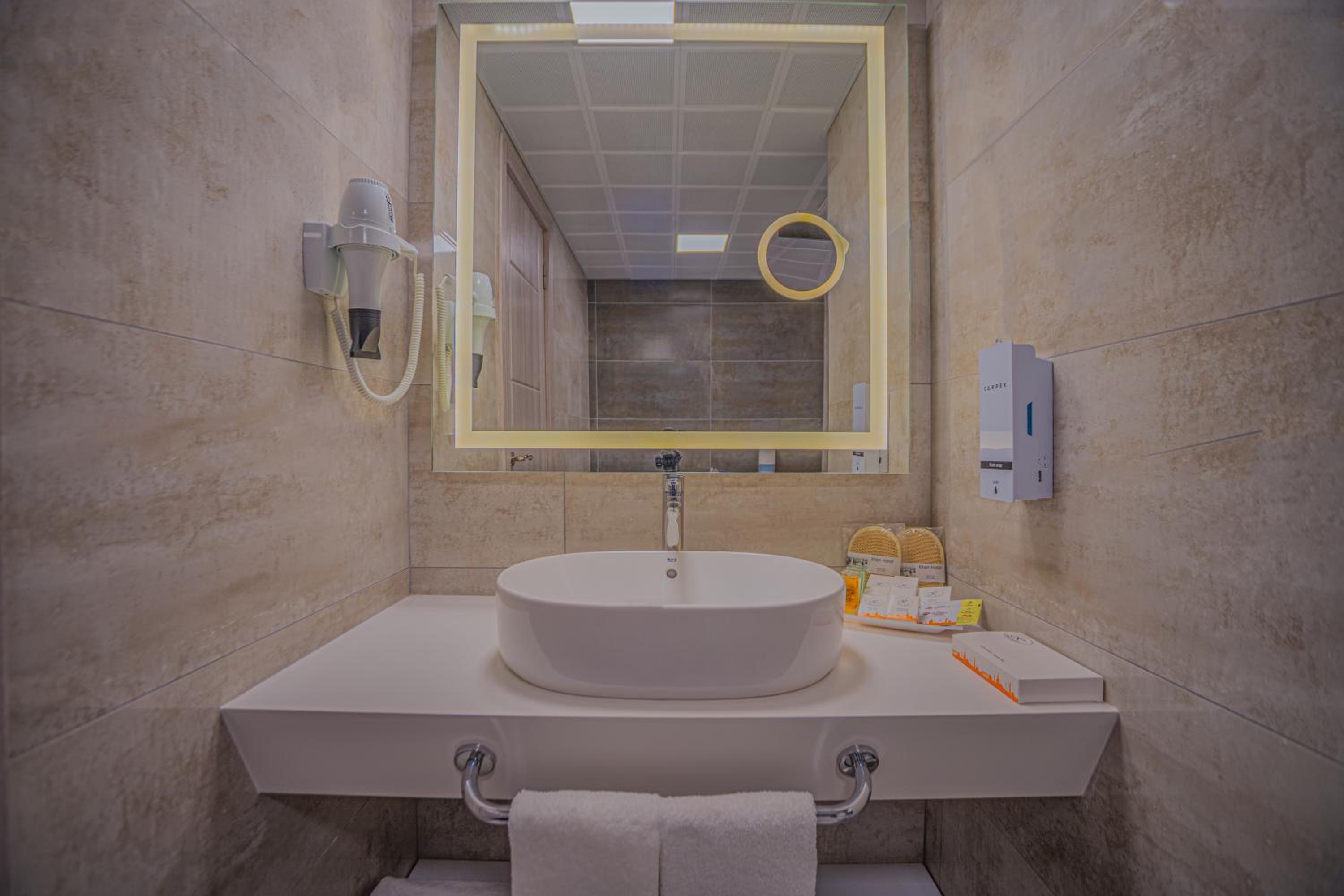 Best Western Plus Khan Hotel - Image 14