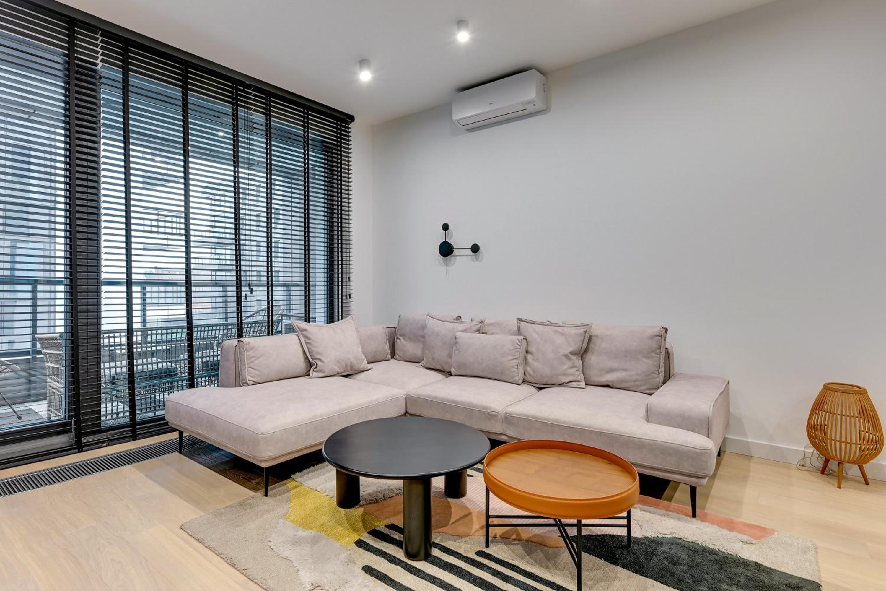 Brabank Riverside Premium Suites & Free Parking by Downtown Apartments