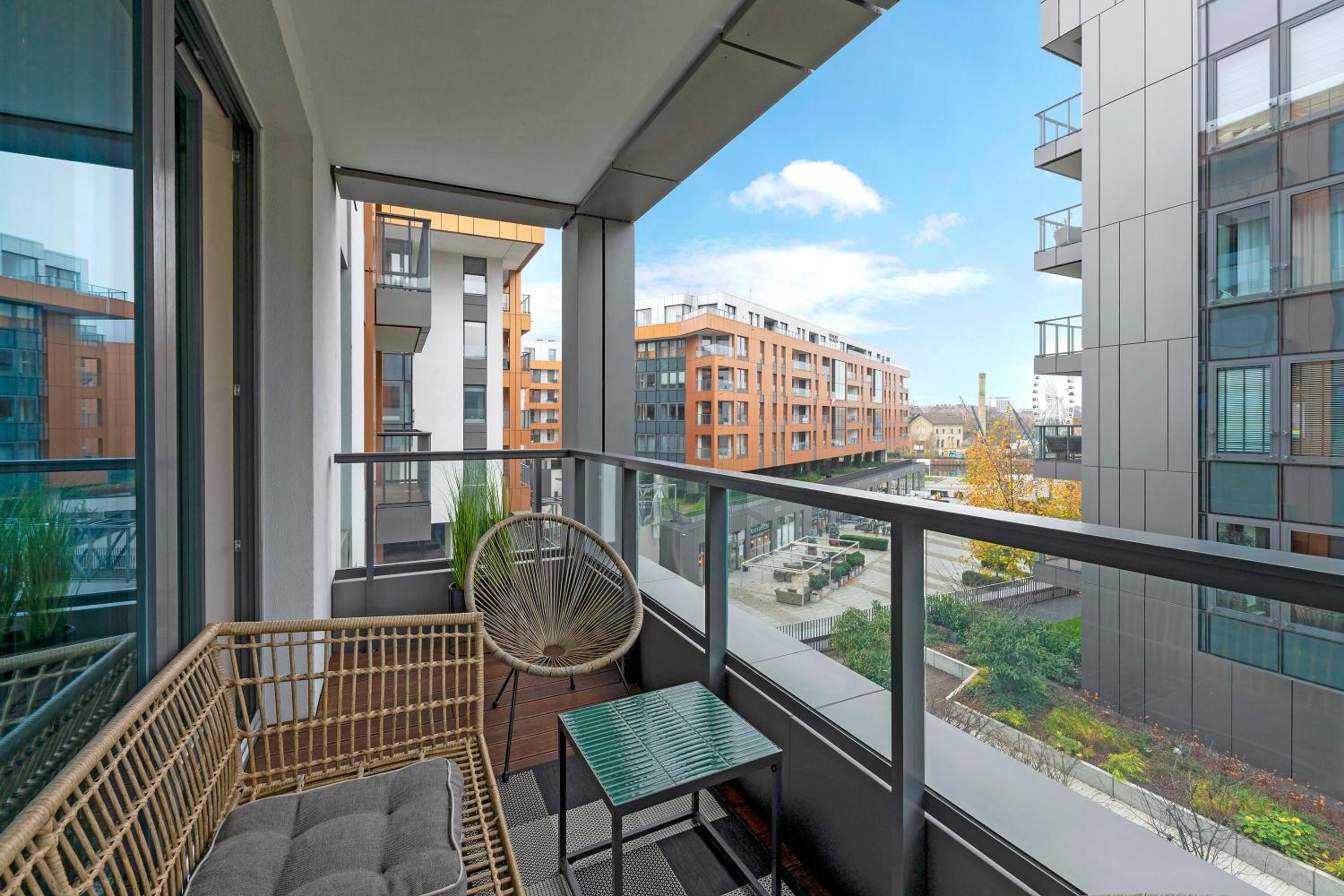 Brabank Riverside Premium Suites & Free Parking by Downtown Apartments
